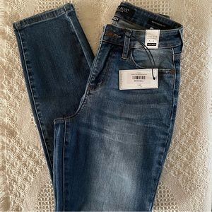 NEW JUDY BLUE BOYFRIEND FIT JEANS